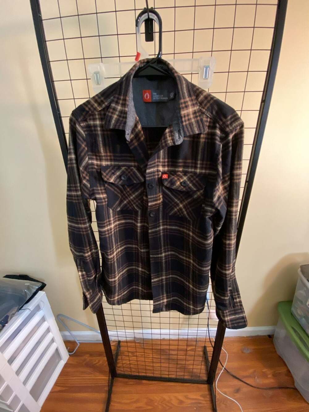 The American Outdoorsman Men's Plaid Long Sleeve Button-Up Flannel Shirt Medium